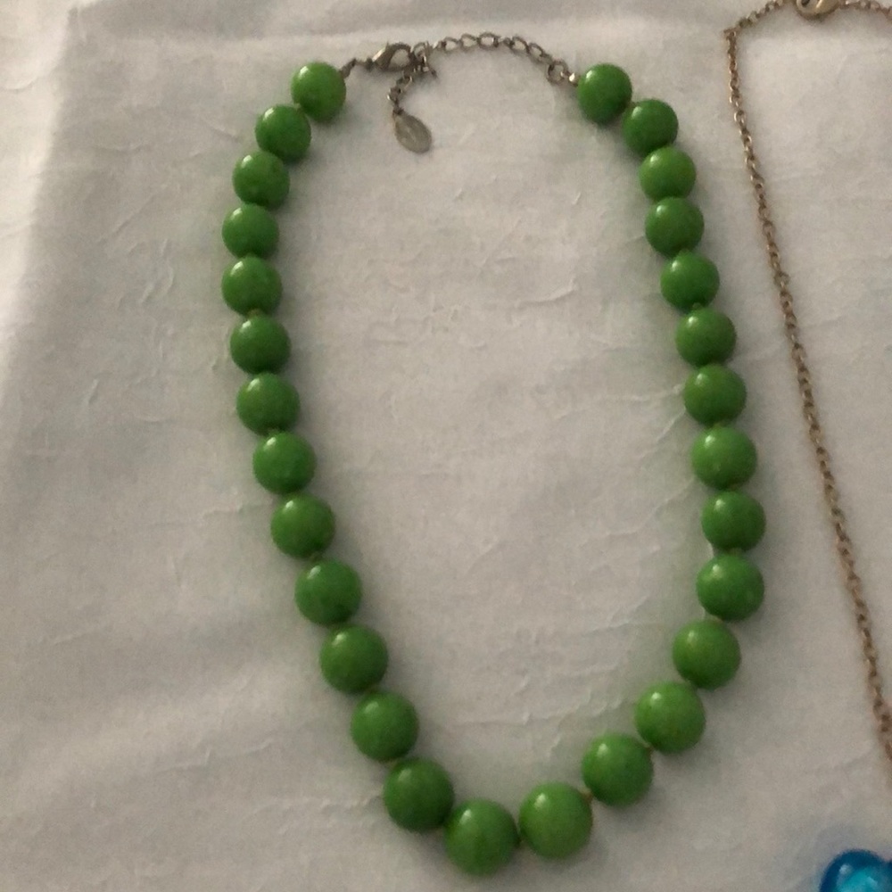 💙EUC: Green beed necklace - Picture 4 of 4
